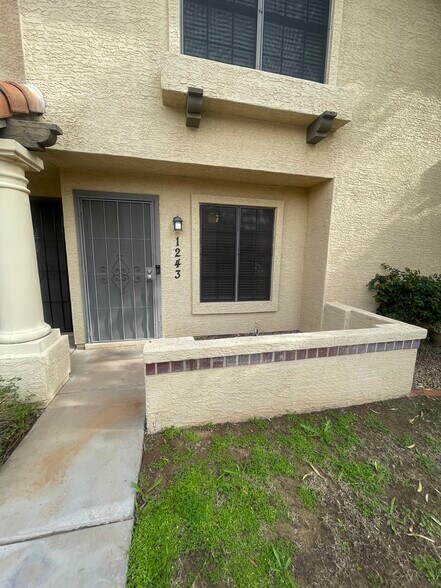 Building Photo - 5704 E Aire Libre Ave