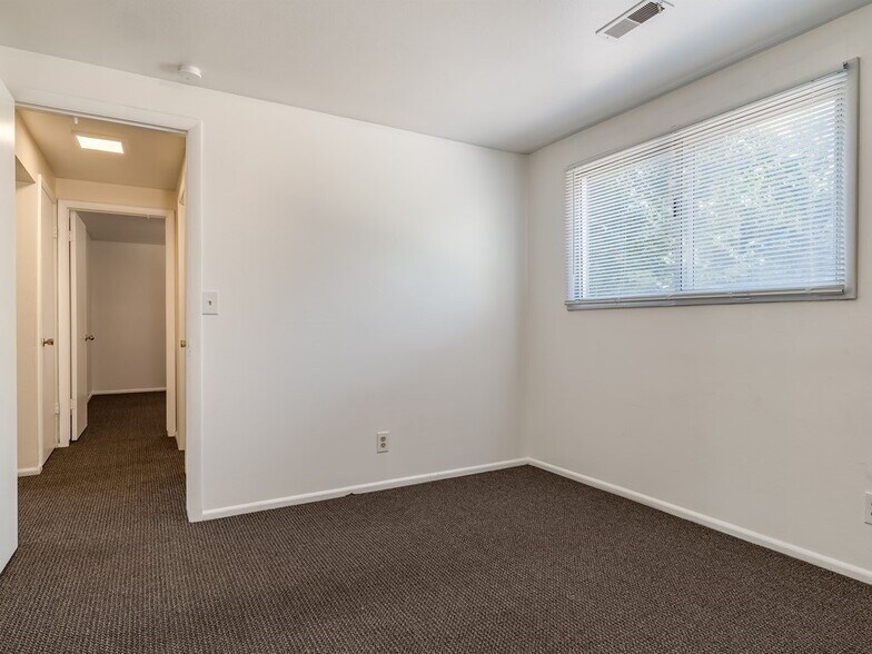 Building Photo - 938 23rd St