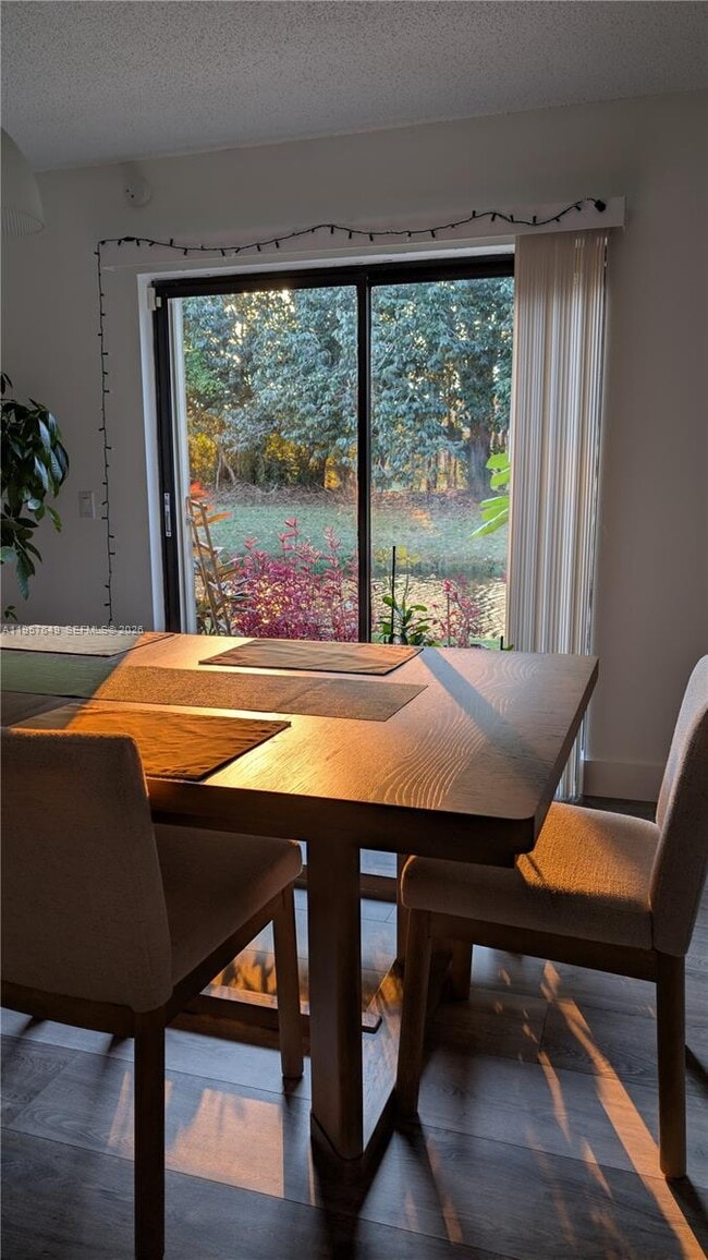 Building Photo - 369 Lakeview Dr