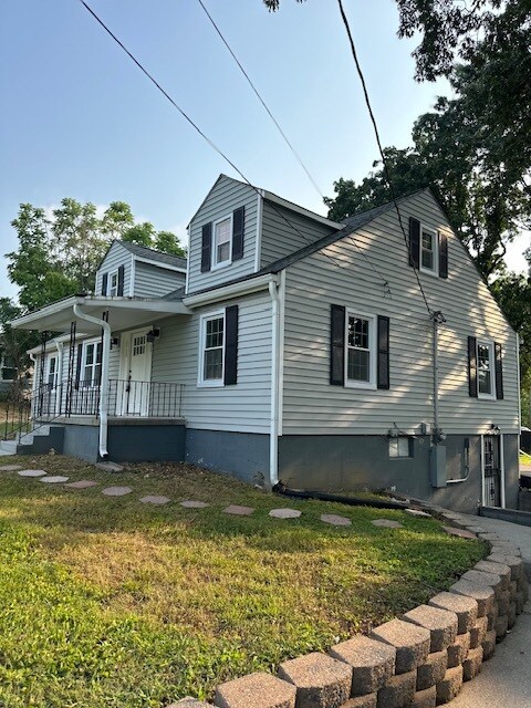 Building Photo - 2208 Sanderson Rd