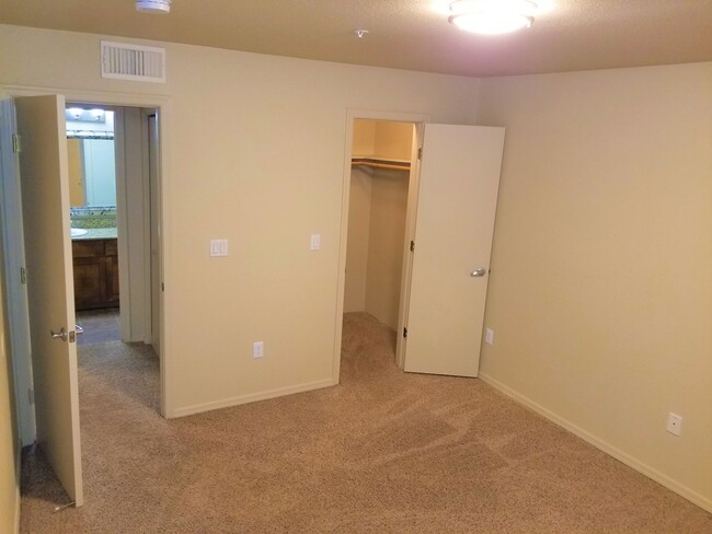 Building Photo - Upgraded West-Flagstaff Condo in the Arbor...