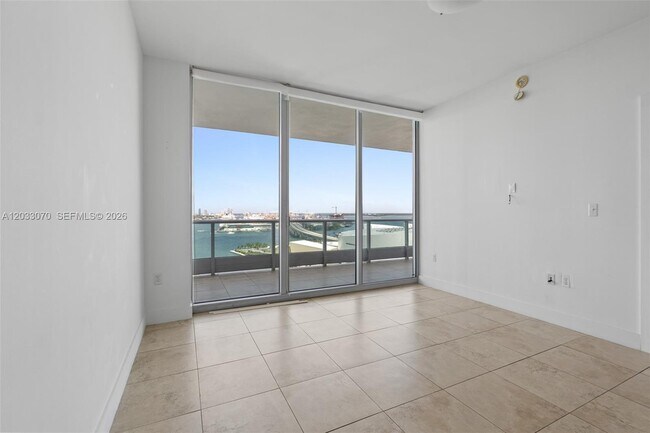 Building Photo - 900 Biscayne Blvd