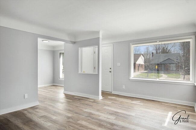 Building Photo - $1250 3 bedroom bungalow