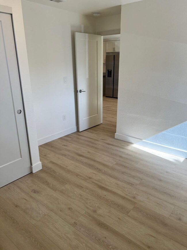 Building Photo - Three Bedroom One Bathroom