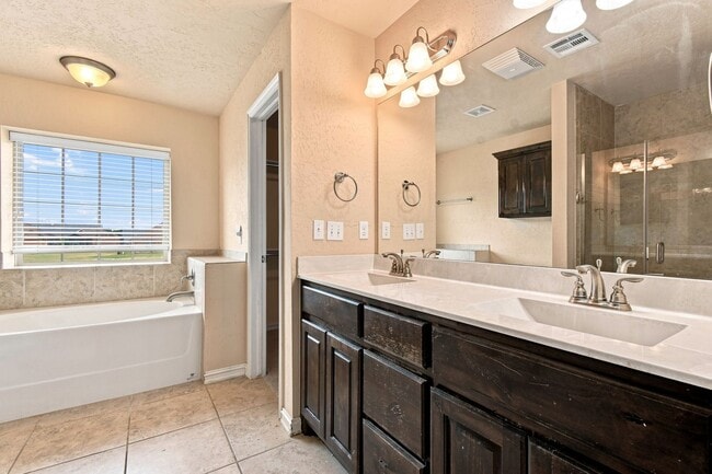 Building Photo - 10724 Masters Cir