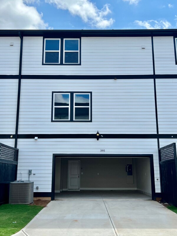 Building Photo - 395 Lincoln St