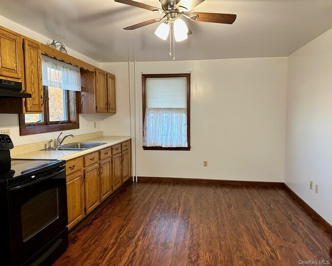 Building Photo - 273 Round Hill Rd