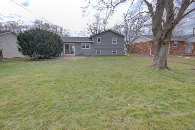 Building Photo - 5 bedroom home