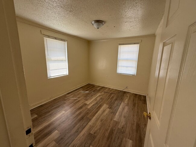 Building Photo - 1004 S McKinley St