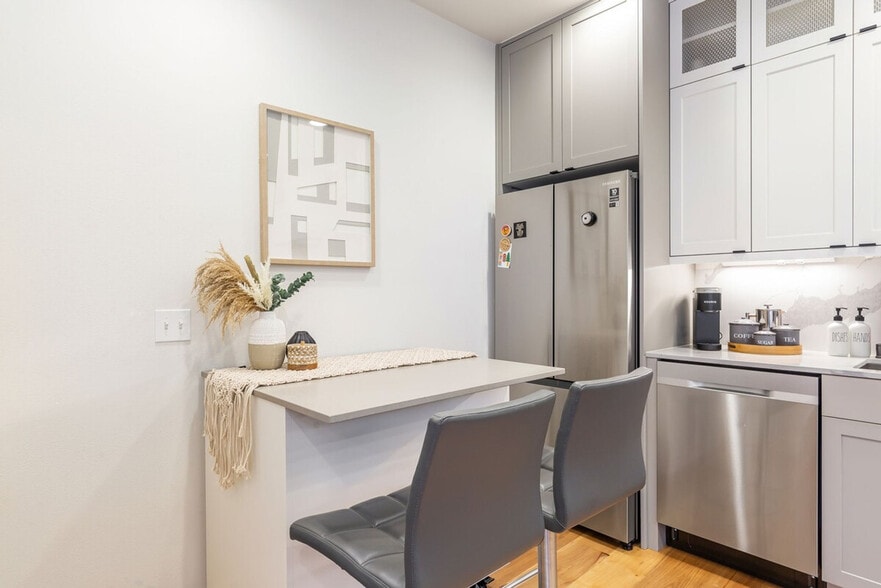 Building Photo - 65 W Dravus St