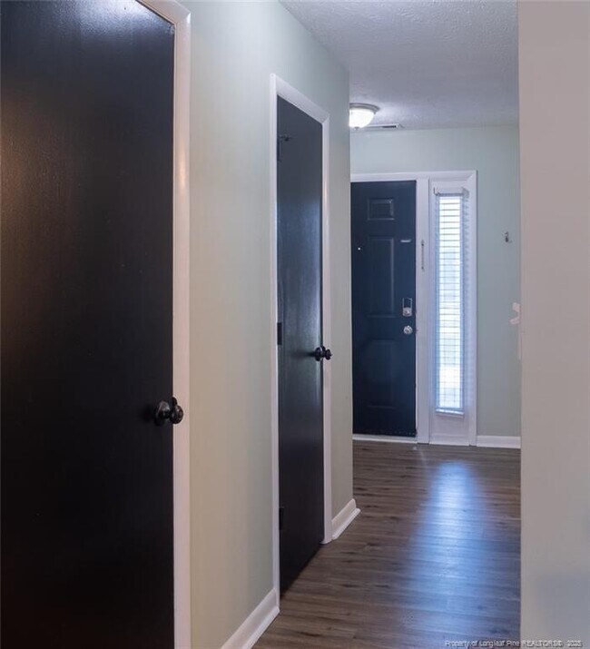 Building Photo - 667 Bartons Landing Pl