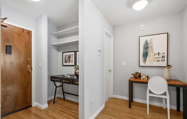 Building Photo - "Chic 1-Bedroom Gem with Elegant Finishes & Central Vacuum on Monterey Blvd!"