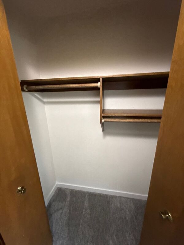 Building Photo - 869 Meadowlawn Dr SE