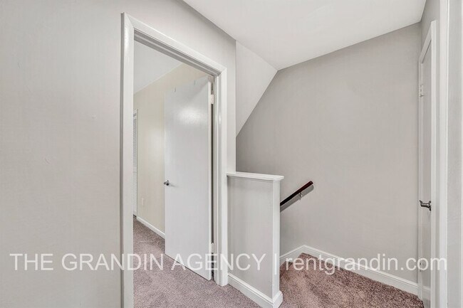 Building Photo - 2153 Mulberry St