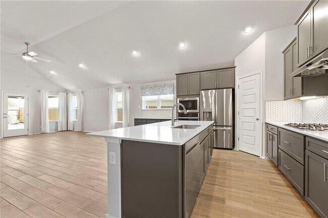 Building Photo - 102 Crooked Trail