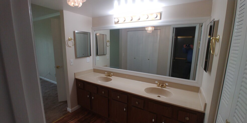 Building Photo - 2517 S 17th St