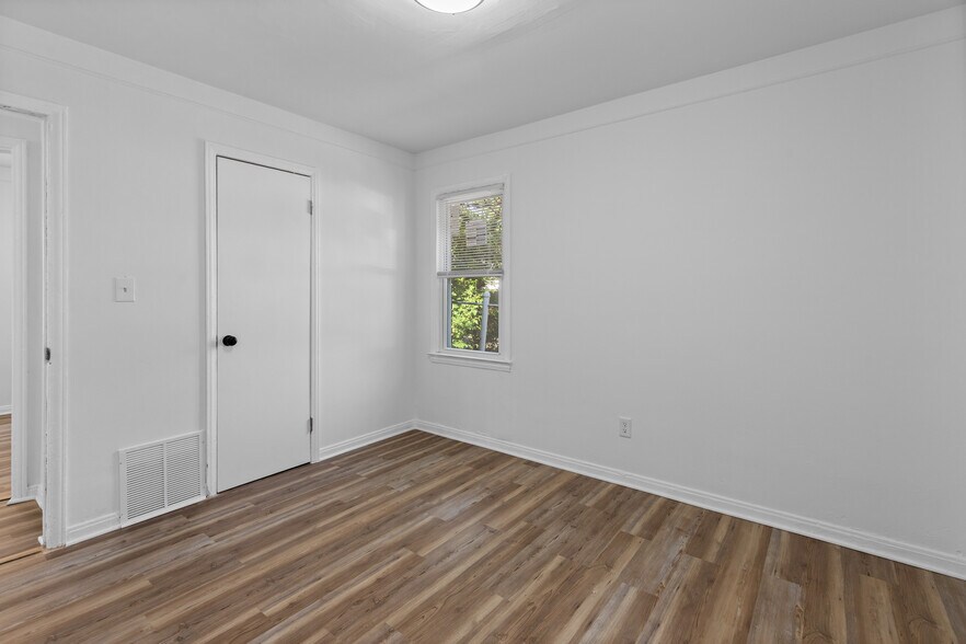 Building Photo - 11336 Minock St