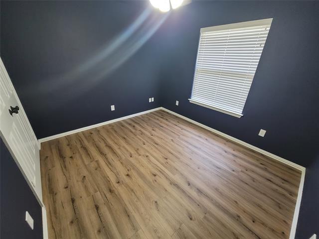 Building Photo - 205 Willow Creek Dr