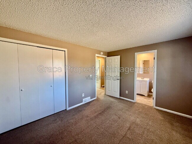 Building Photo - 2757 E 117th Way