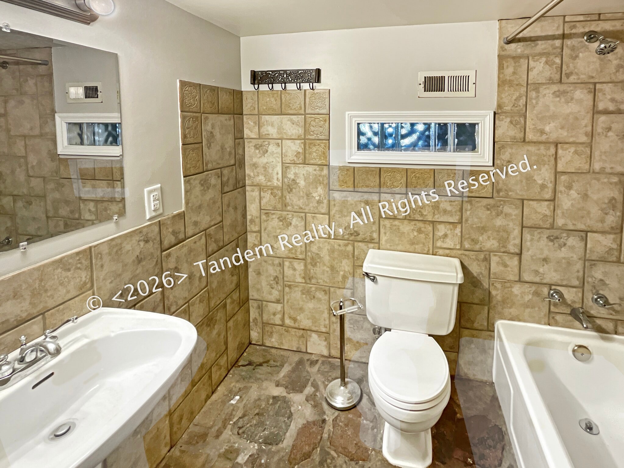 Building Photo - 2228 Ashwood Ave
