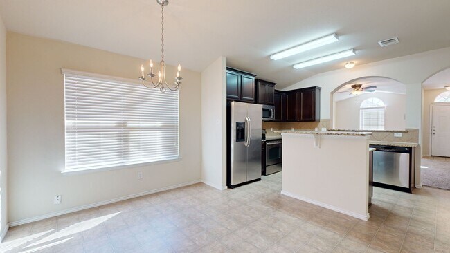 Building Photo - FREE DECEMBER RENT!!!