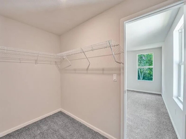 Building Photo - 5671 Enclave Dr