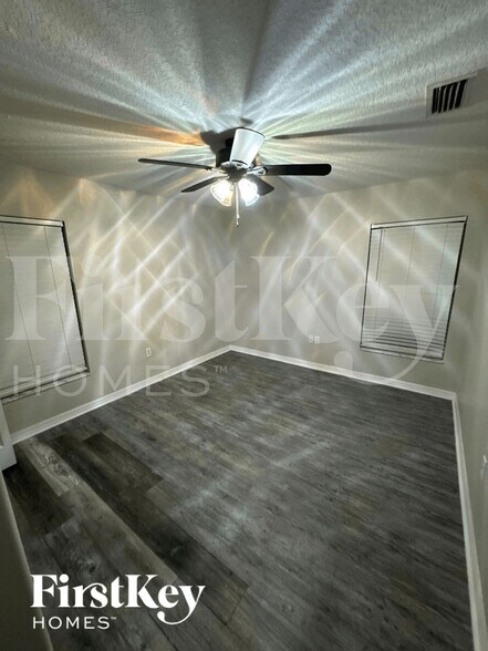 Building Photo - 839 Mendoza Dr