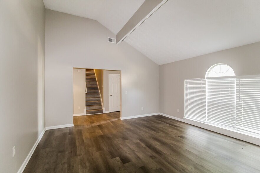 Building Photo - 2098 Sugar Creek Falls Ct