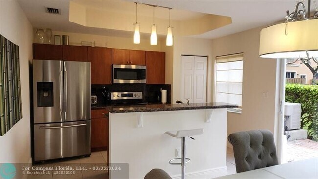 Building Photo - 2337 Anchor Ct