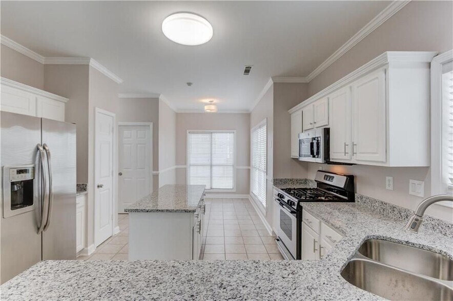 Building Photo - 3895 Kingsbrook Blvd