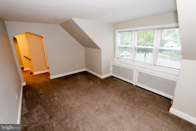 Building Photo - 319 W Cir