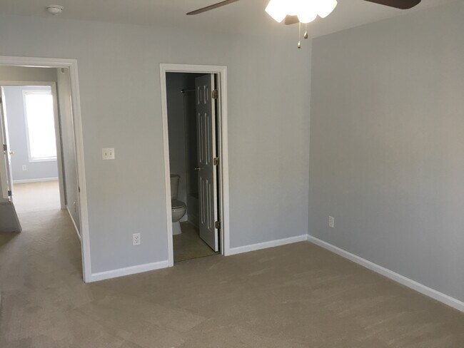 Building Photo - 26 Belhaven Dr