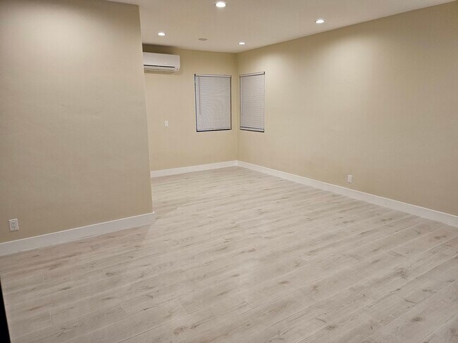 Building Photo - 2017 W Victory Blvd