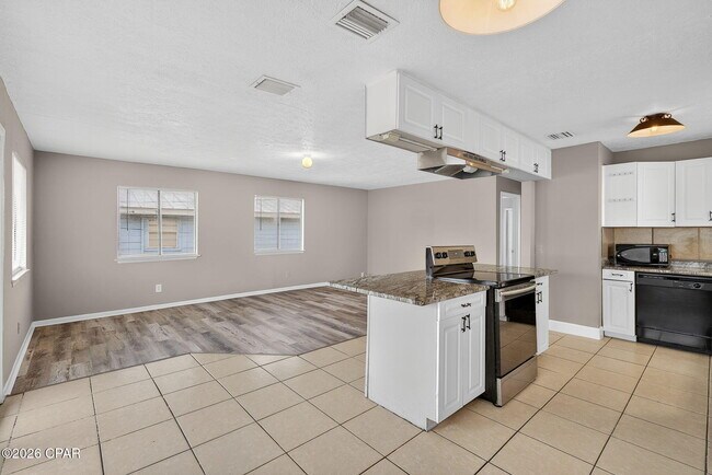 Building Photo - 6714 Beach Dr