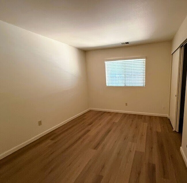 Building Photo - 1295 Alicia Cir