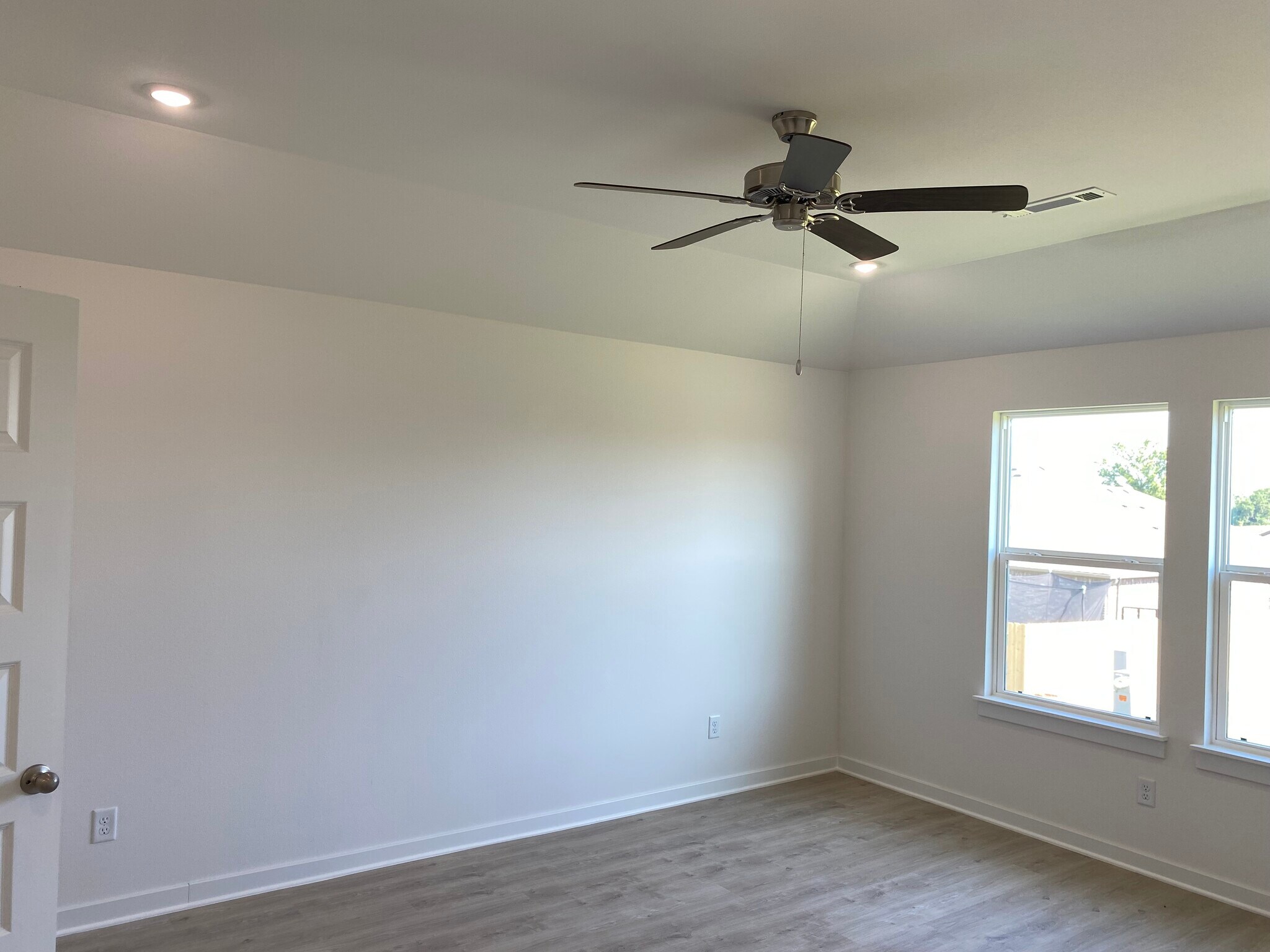 Building Photo - 1032 Pebble Dr