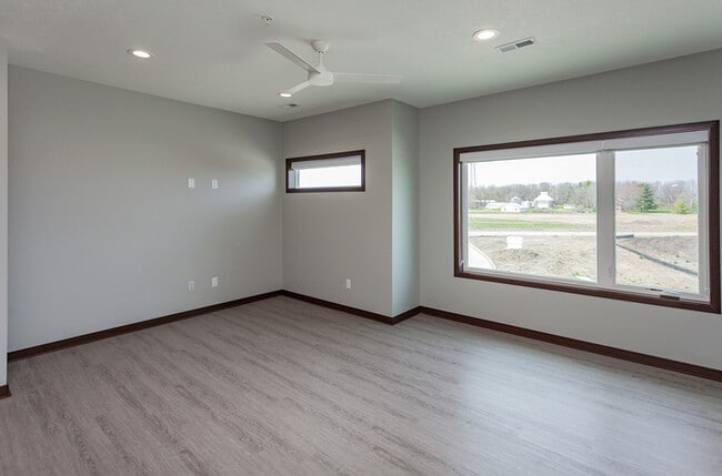 Building Photo - 1007 NW Shriver Blvd