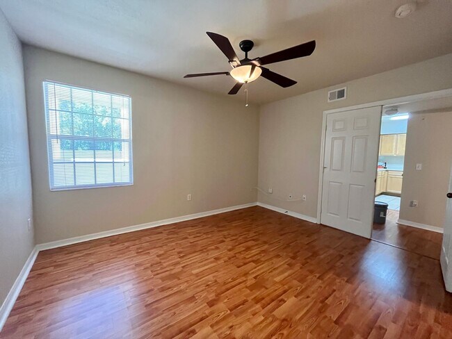 Building Photo - 1155 Villagio Cir