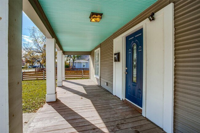 Building Photo - 5201 Eastside Ave