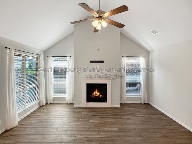 Building Photo - 516 Evergreen Rd