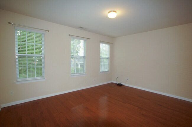 Building Photo - 136 Dove Cottage Ln