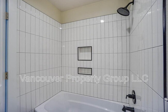 Building Photo - 13010 NE 24th Cir