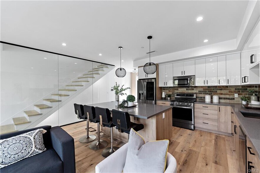 Building Photo - 11860 W Flower Ln