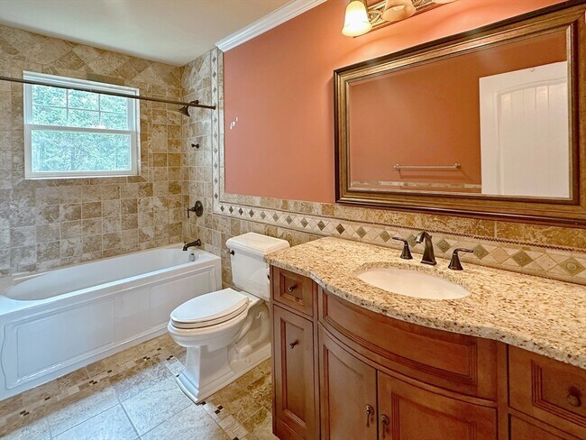 Building Photo - 62 Country Club Ln
