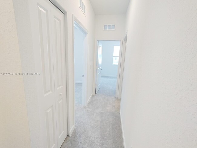 Building Photo - 537 Rivergrass St