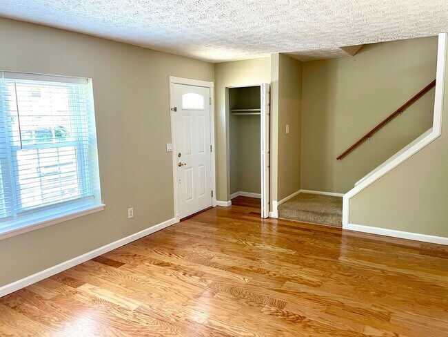 Building Photo - Welcome to this charming 3-bedroom, 2.5-ba...