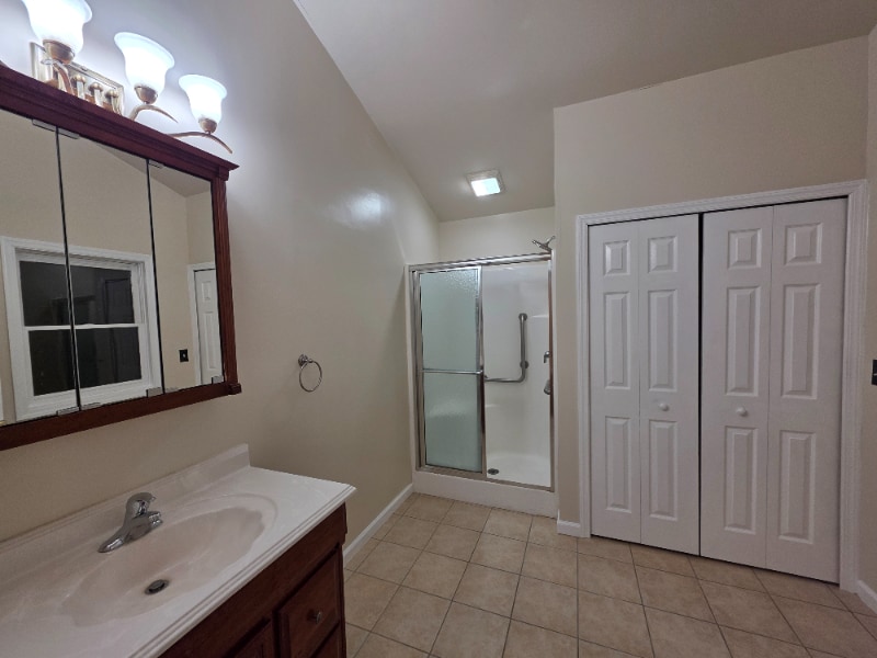 Building Photo - 180 Lakewood Dr