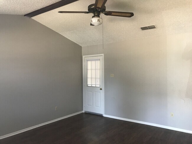Building Photo - 136 Jester Cir
