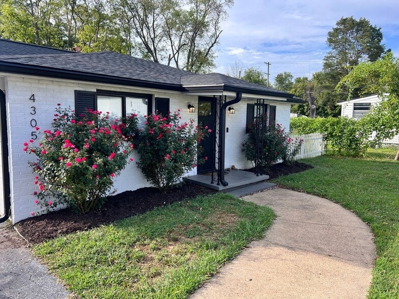 Building Photo - 4305 10th Ave