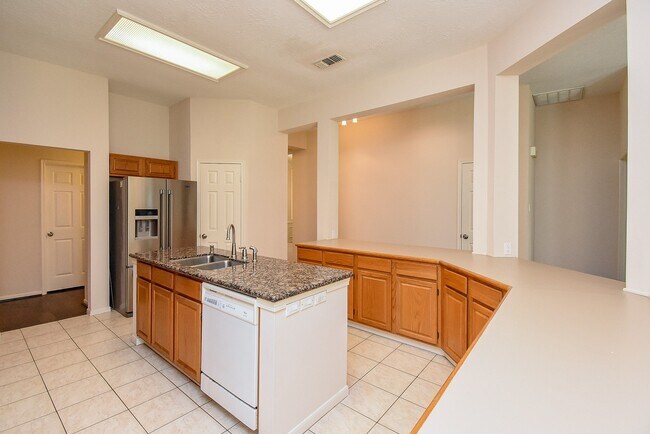 Building Photo - 807 Hyacinth Pl